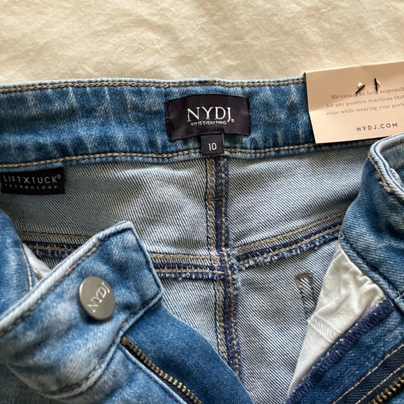 Shorts - Picture 5 of 6